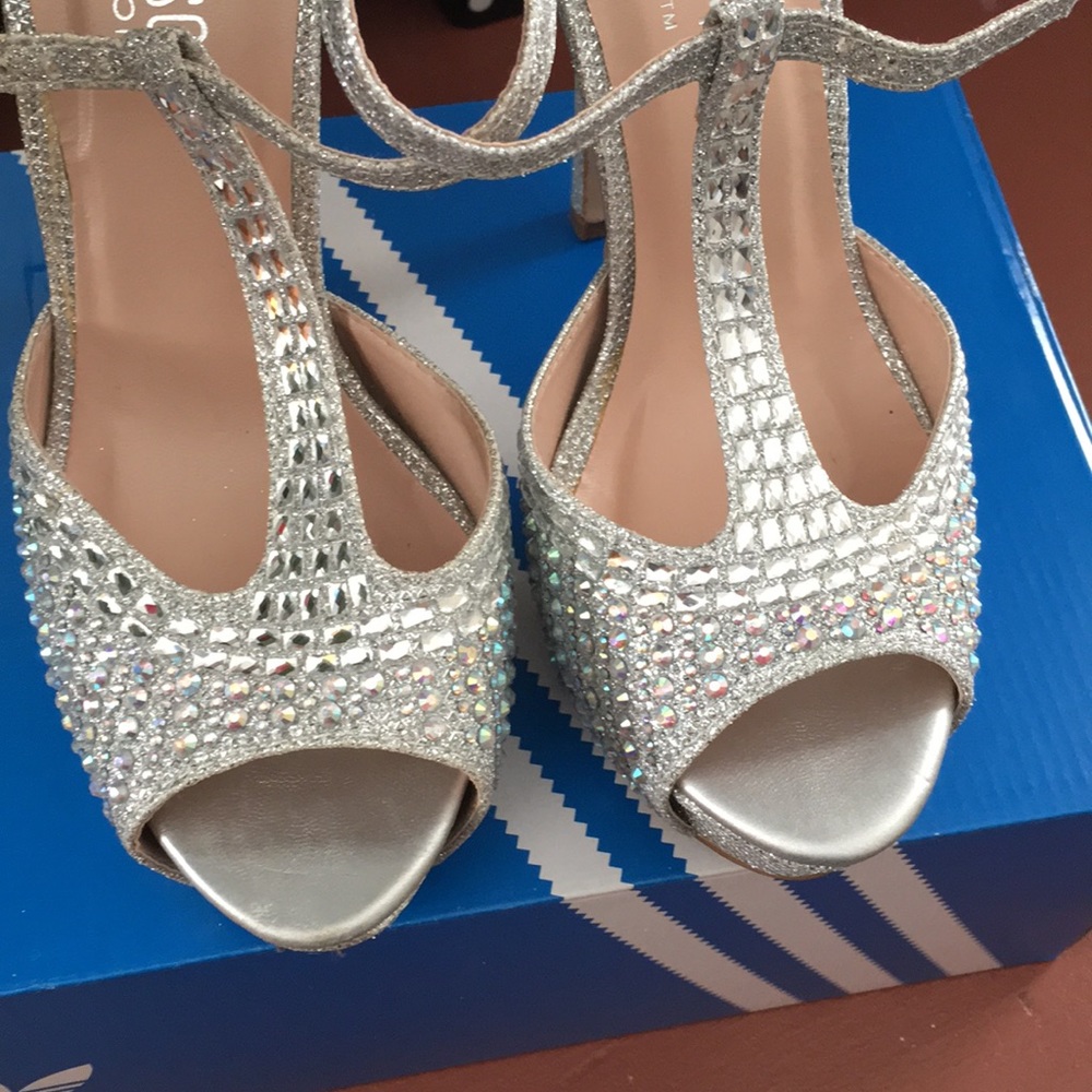 Heels - Picture 7 of 7